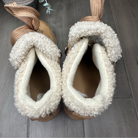 Sorel Out 'N About Cozy Faux Shearling Wedge Booties Women’s size 7.5 - Picture 6 of 14